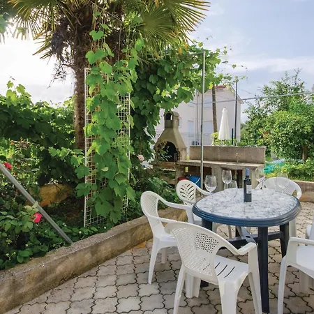 Lovely In Okrug Gornji With Wifi Apartment *