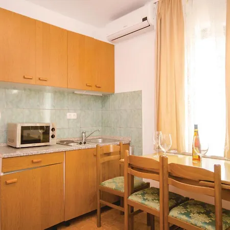 Apartment Lovely In Okrug Gornji With Wifi *