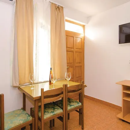 Lovely In Okrug Gornji With Wifi Apartment Trogir
