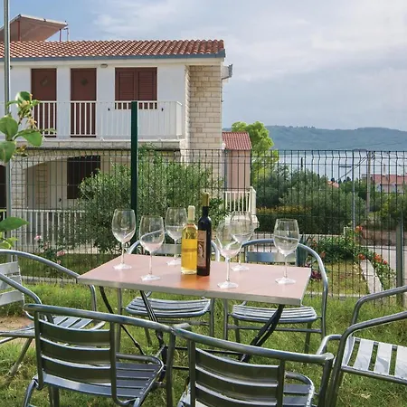Lovely In Okrug Gornji With Wifi Apartment *